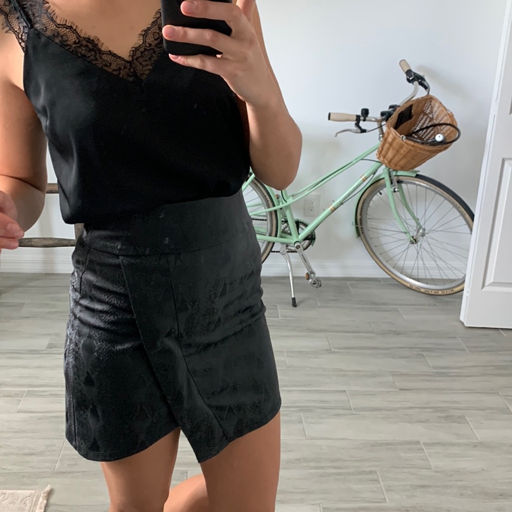Snakeskin Black Print Wrap Mini Asymmetrical, Zipper Skirt / Size S